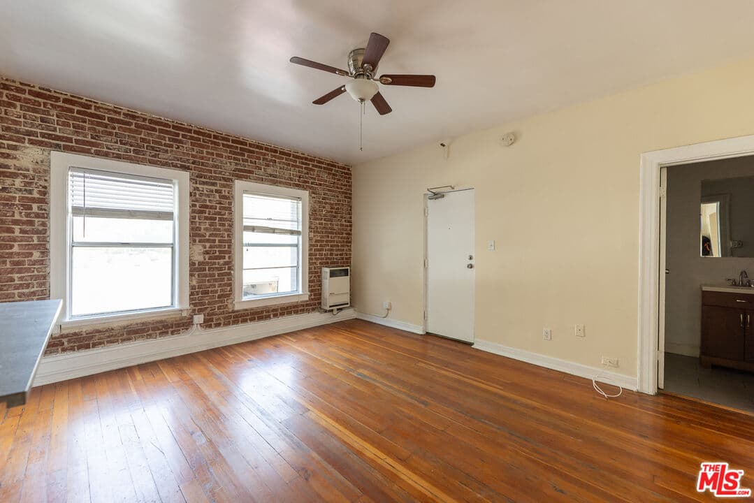 Studio, 1 ba Apartment in Los Angeles, CA — $1,399/mo — photo 2