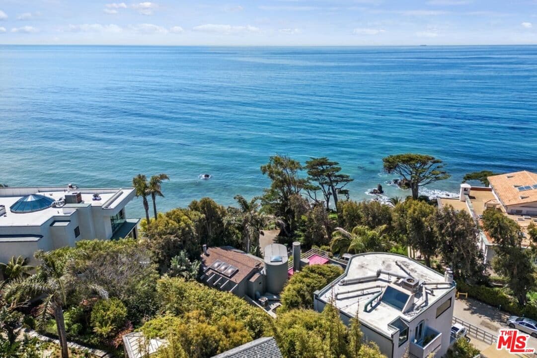 3 bd, 3 ba House in Malibu, CA — $30,000/mo — photo 2