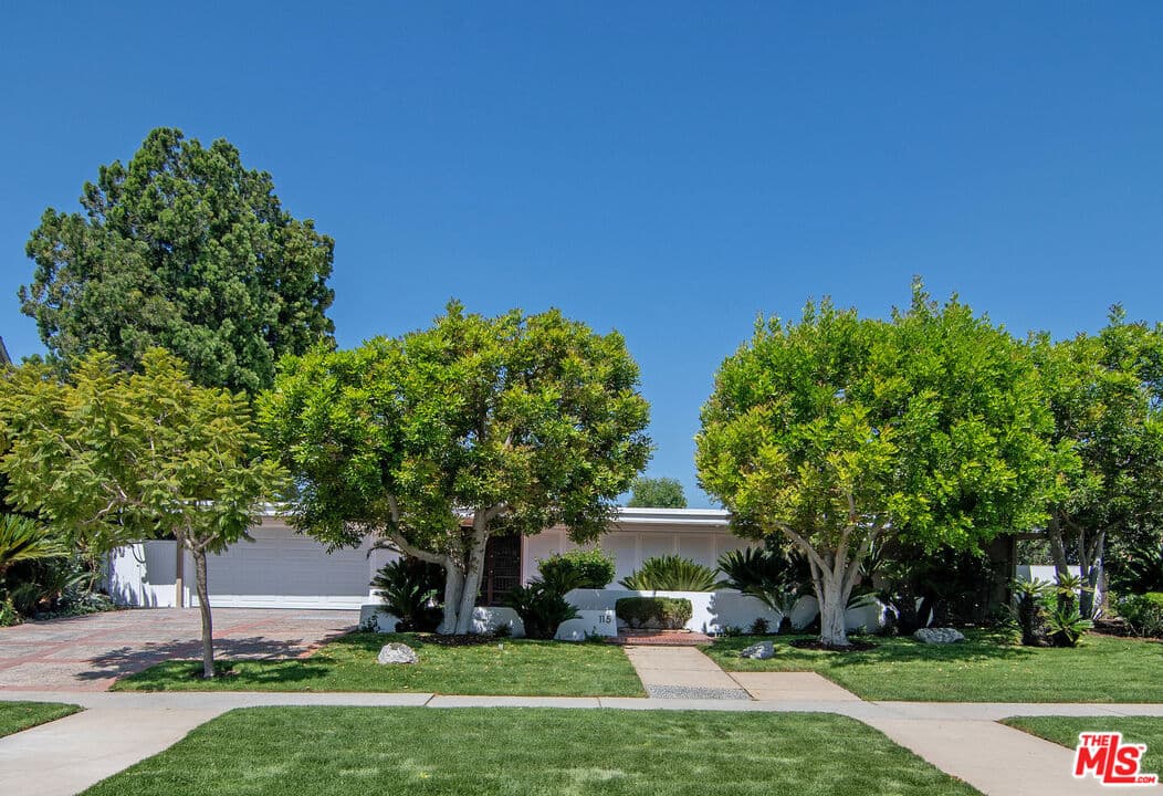 5 bd, 5 ba House in Los Angeles, CA — $25,000/mo — photo 1