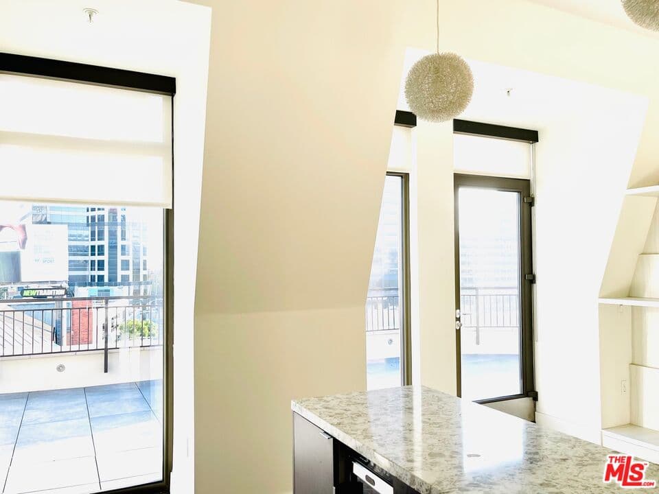 1 bd, 1 ba Apartment in Westwood, CA — $5,095/mo — photo 2