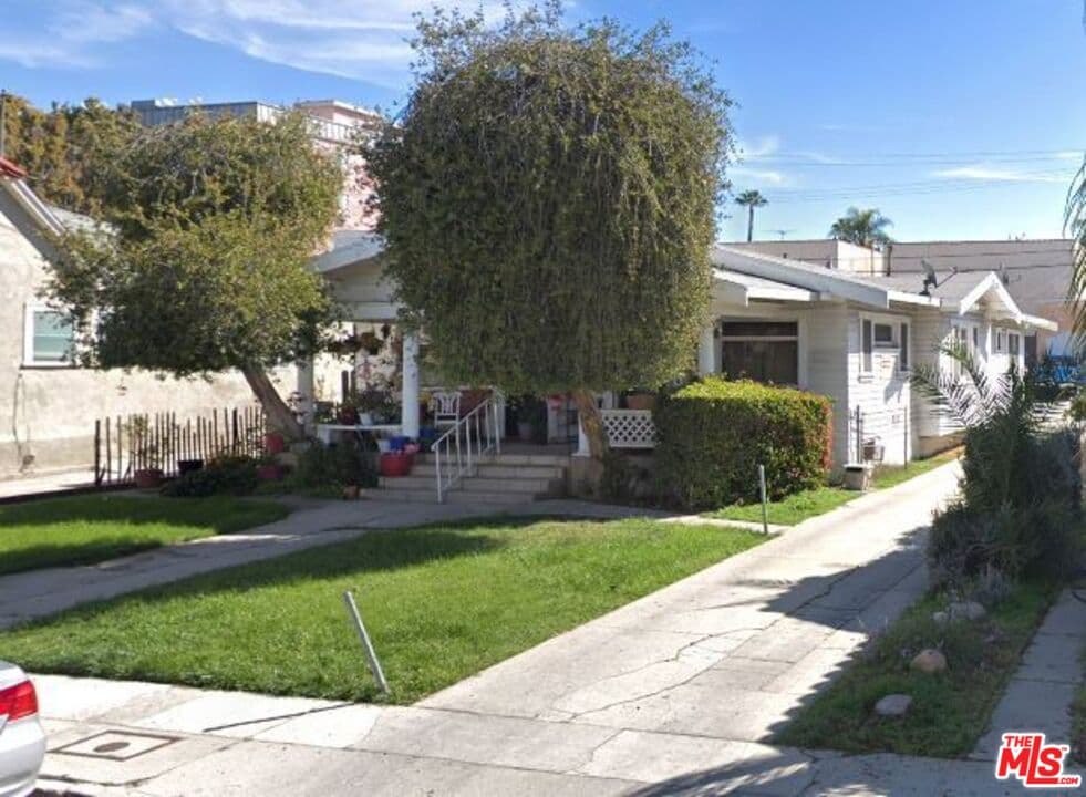 1 bd, 1 ba Townhouse in Los Angeles, CA — $2,150/mo — photo 1
