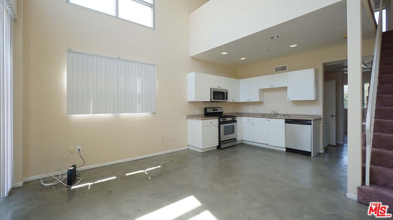 2 bd, 2 ba Apartment in Los Angeles, CA — $2,700/mo — photo 2