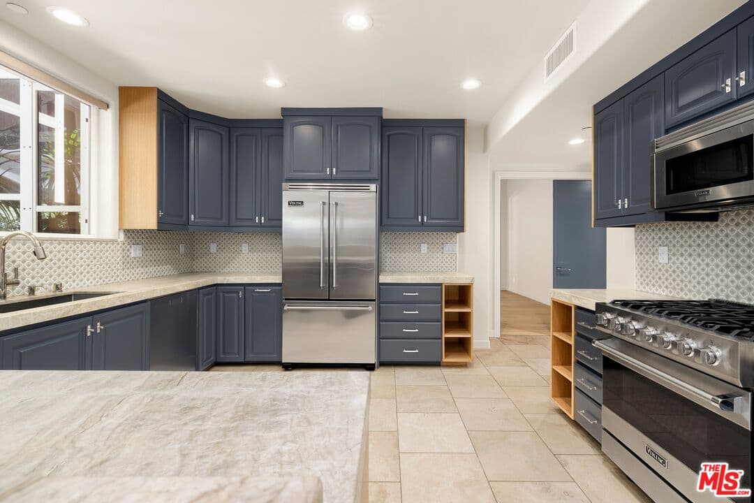 4 bd, 4 ba Condo in Pacific Palisades, CA — $8,950/mo — photo 2