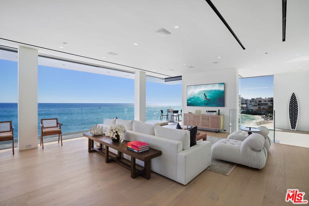 5 bd, 6 ba House in Malibu, CA — $50,000/mo — photo 2