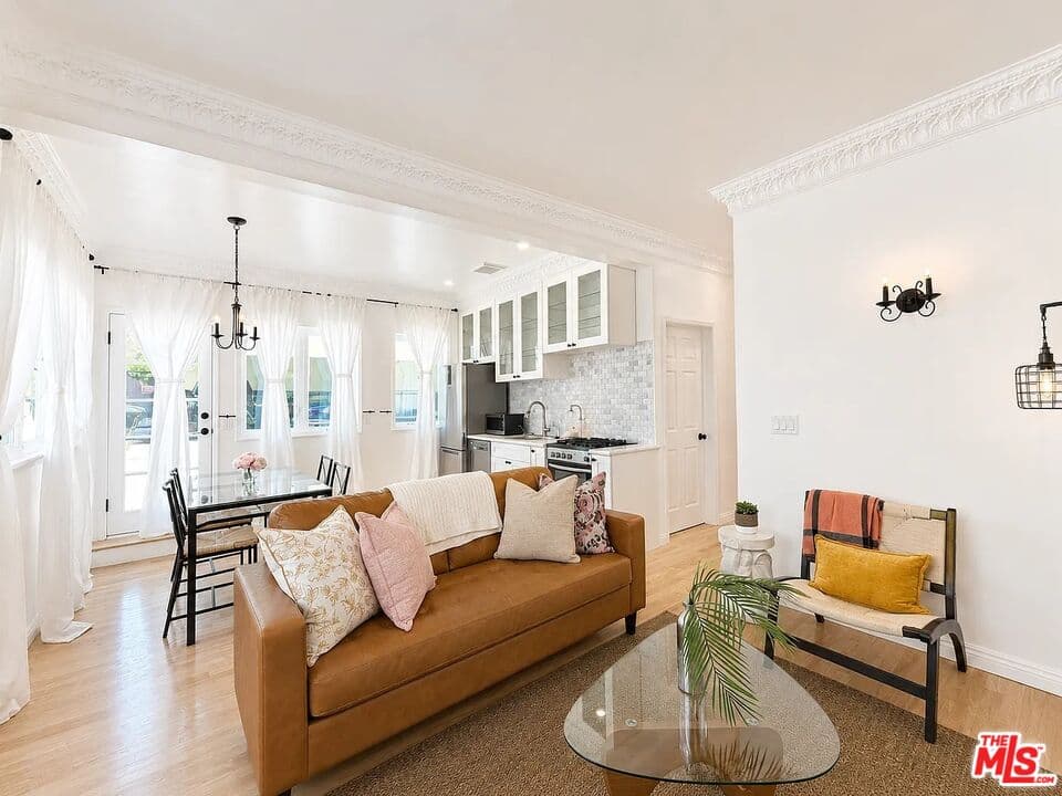 3 bd, 2 ba Townhouse in Santa Monica, CA — $6,000/mo — photo 2