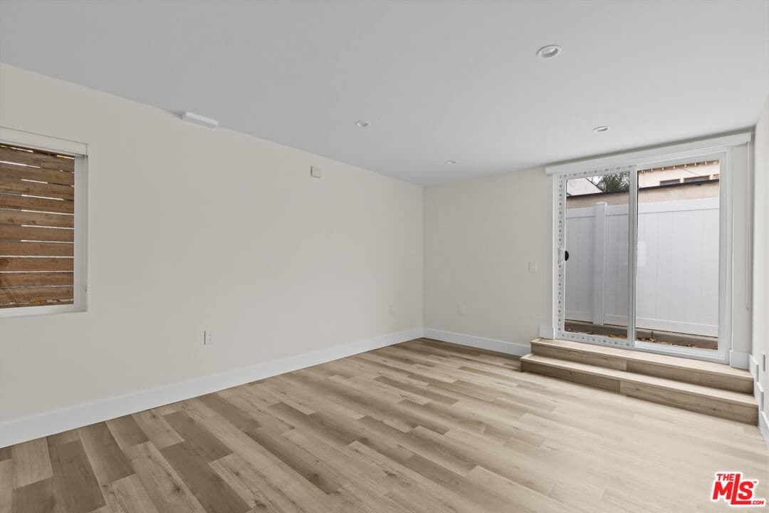 2 bd, 3 ba Townhouse in Los Angeles, CA — $4,400/mo — photo 2