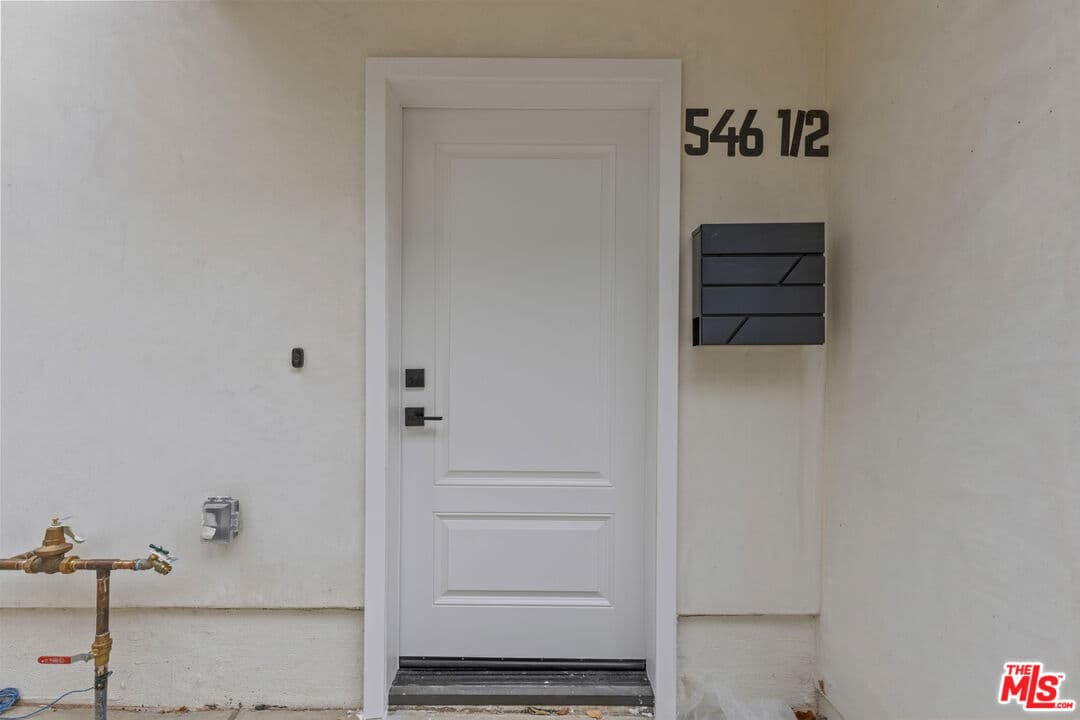 2BR Townhouse in Los Angeles β $4,400/mo