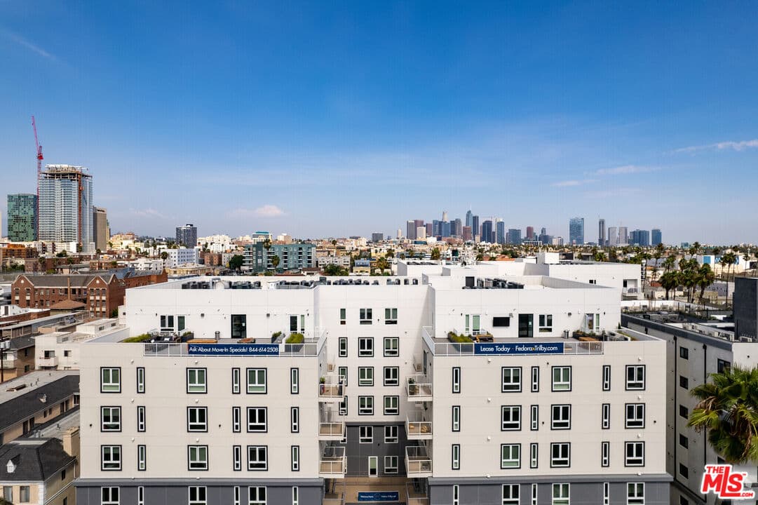 Studio, 1 ba Townhouse in Los Angeles, CA — $1,906/mo — photo 1