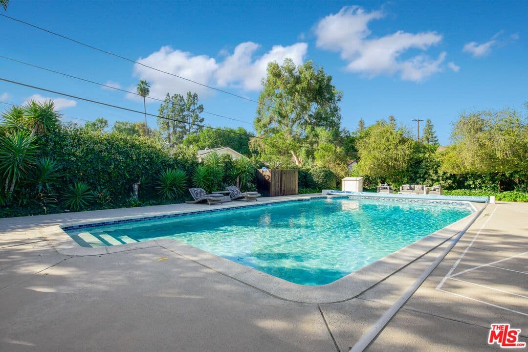 4 bd, 4 ba House in Woodland Hills, CA — $9,500/mo — photo 2