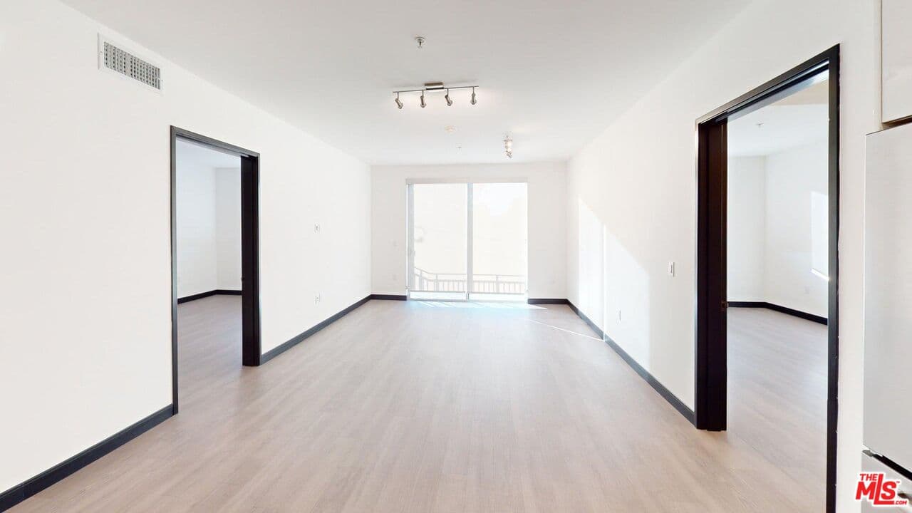 2 bd, 2 ba Apartment in Los Angeles, CA — $3,795/mo — photo 2