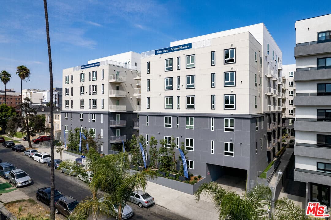 2 bd, 2 ba Townhouse in Los Angeles, CA — $3,388/mo — photo 1