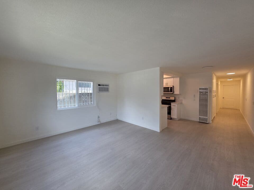 2 bd, 1 ba Apartment in Los Angeles, CA — $2,700/mo — photo 2