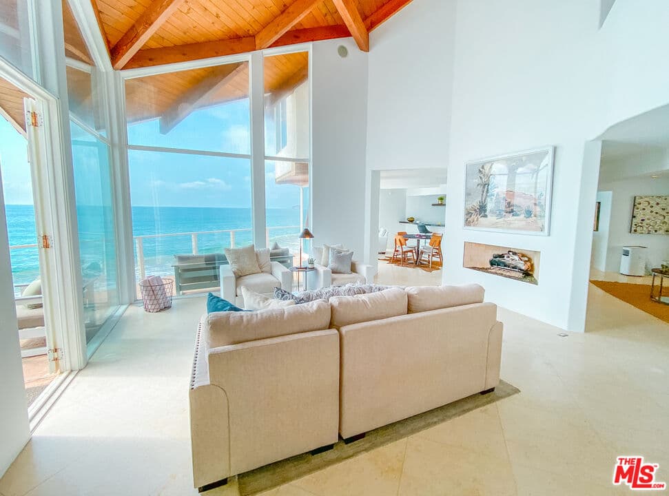 3 bd, 4 ba House in Malibu, CA — $25,000/mo — photo 2