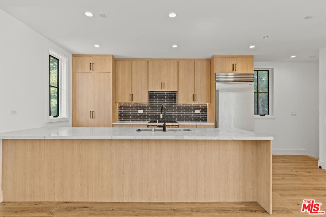 3 bd, 4 ba House in Sherman Oaks, CA — $6,000/mo — photo 2