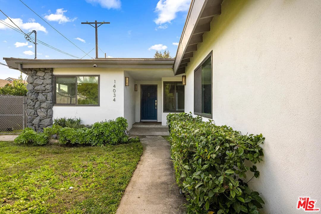 4 bd, 2 ba House in Van Nuys, CA — $4,995/mo — photo 2