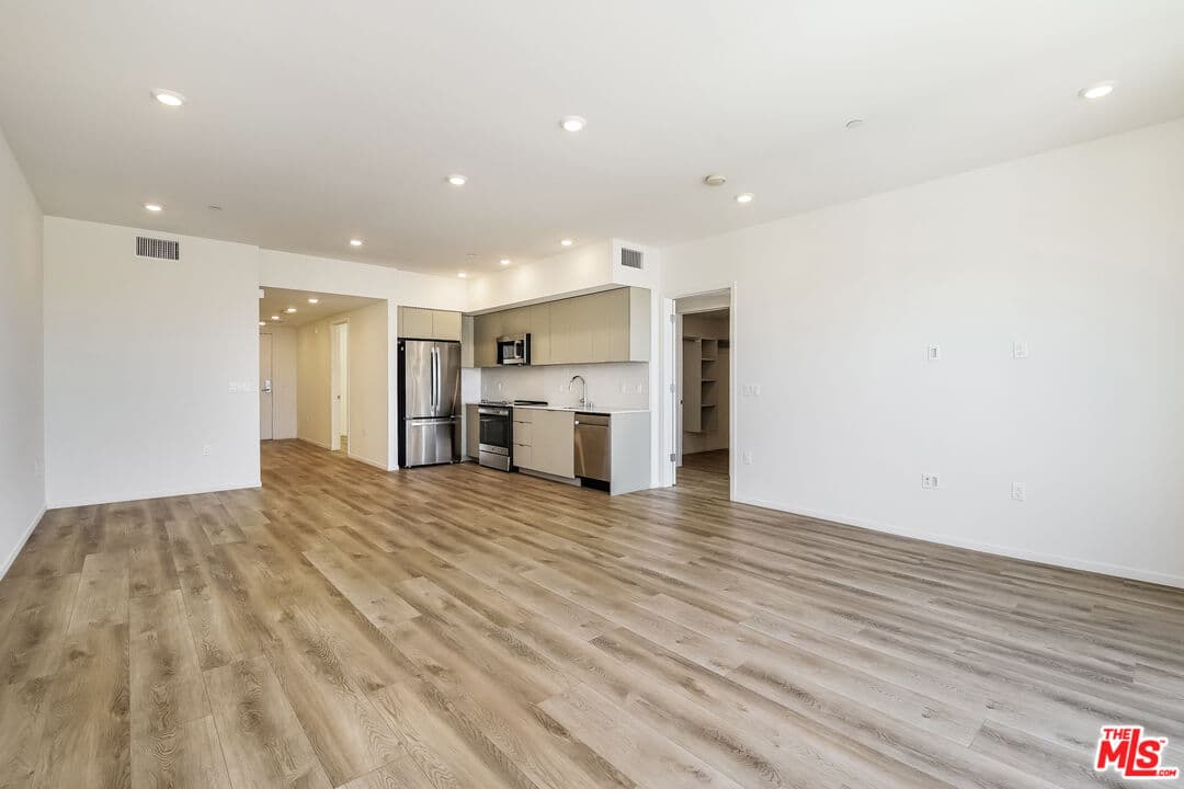 2 bd, 2 ba Apartment in Los Angeles, CA — $3,395/mo — photo 2