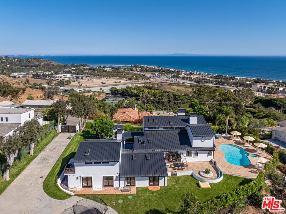 5 bd, 6 ba House in Malibu, CA — $26,000/mo — photo 1