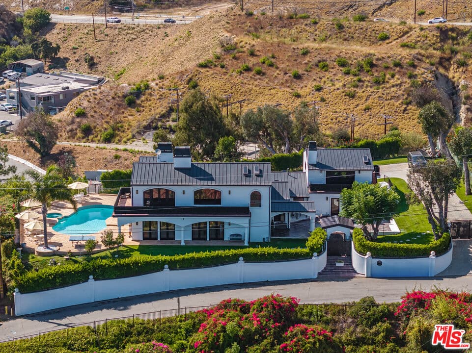 5 bd, 6 ba House in Malibu, CA — $26,000/mo — photo 2