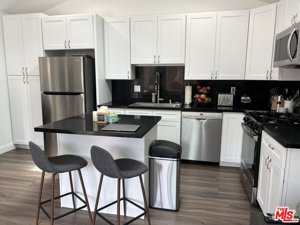 1 bd, 1 ba Apartment in Los Angeles, CA — $2,800/mo — photo 2