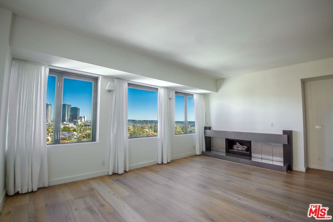 2 bd, 2 ba Condo in Los Angeles, CA — $6,500/mo — photo 2