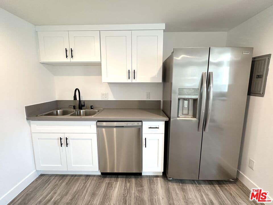 Studio, 1 ba Apartment in Los Angeles, CA — $1,550/mo — photo 2