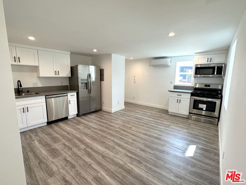 Studio, 1 ba Apartment in Los Angeles, CA — $1,550/mo — photo 1