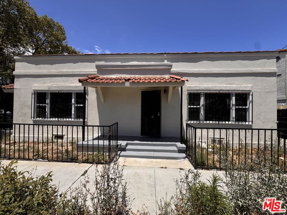 2BR Townhouse in Long Beach β $2,600/mo