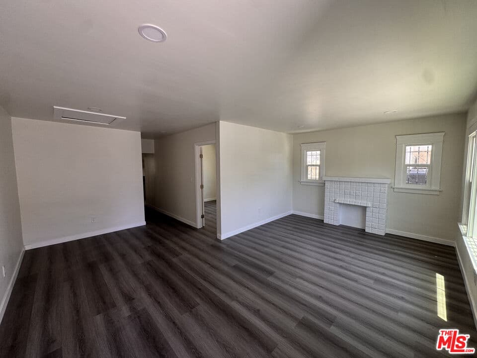 2 bd, 1 ba Townhouse in Long Beach, CA — $2,600/mo — photo 2