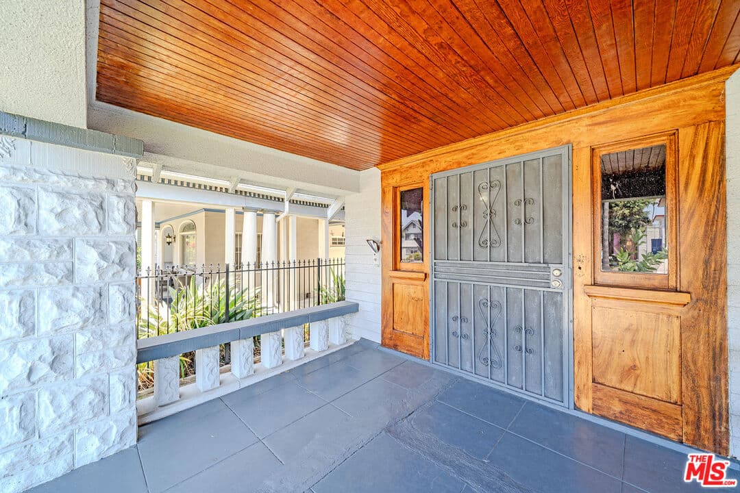 6 bd, 4 ba House in Los Angeles, CA — $5,900/mo — photo 2