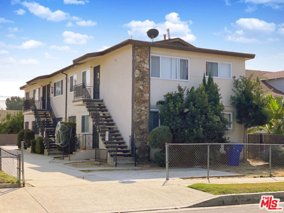 2 bd, 1 ba Condo in Los Angeles, CA — $2,400/mo — photo 1