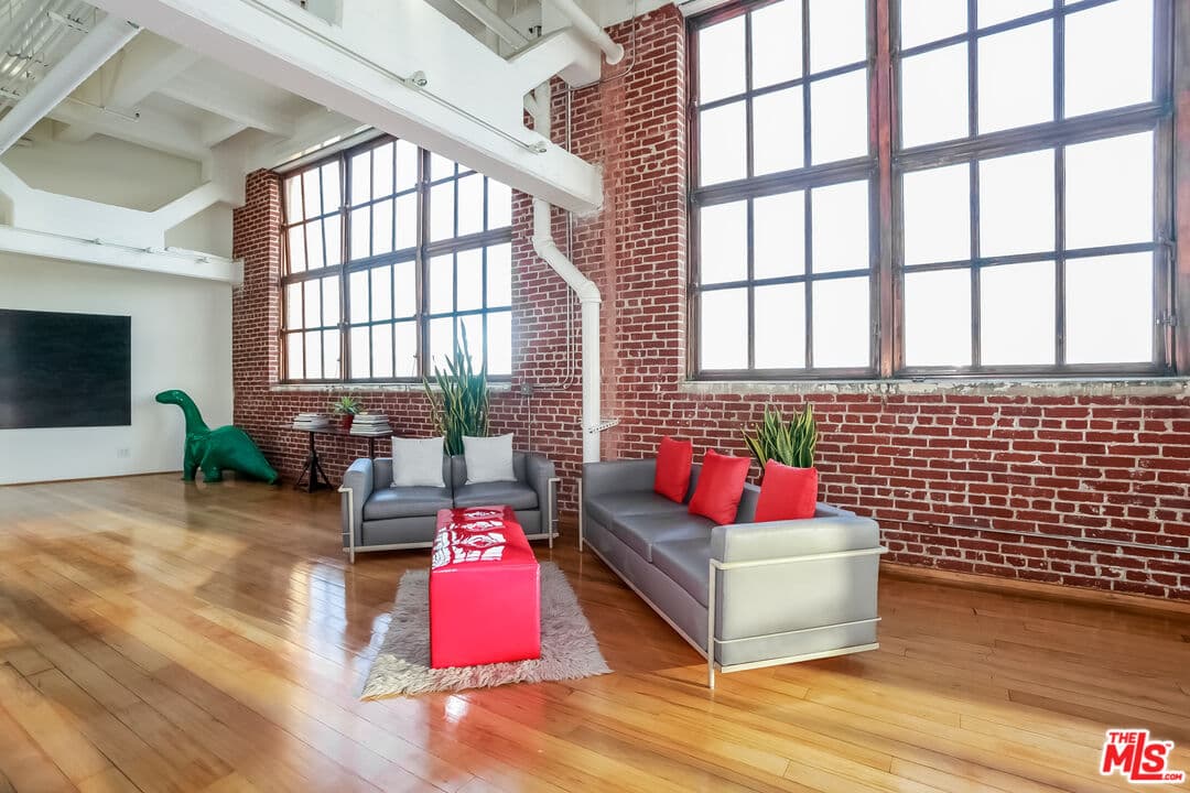 1 bd, 2 ba Condo in Los Angeles, CA — $8,500/mo — photo 2