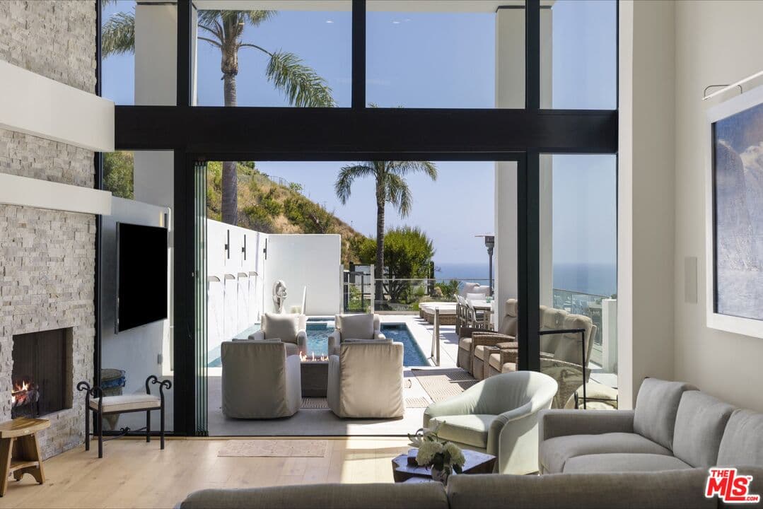 4 bd, 5 ba House in Malibu, CA — $75,000/mo — photo 2
