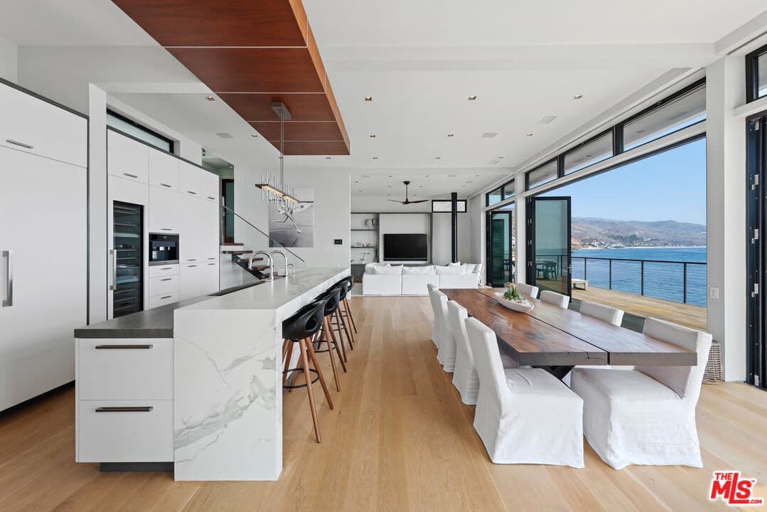 4 bd, 3 ba House in Malibu, CA — $50,000/mo — photo 2
