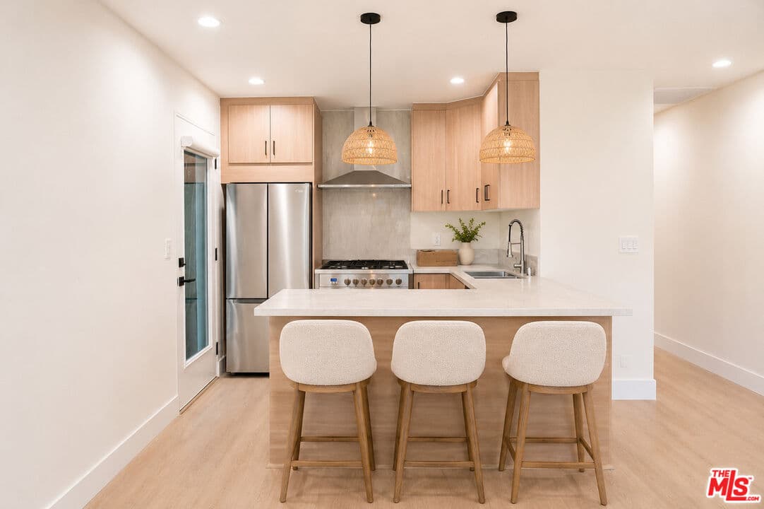 2 bd, 2 ba House in Los Angeles, CA — $6,600/mo — photo 2