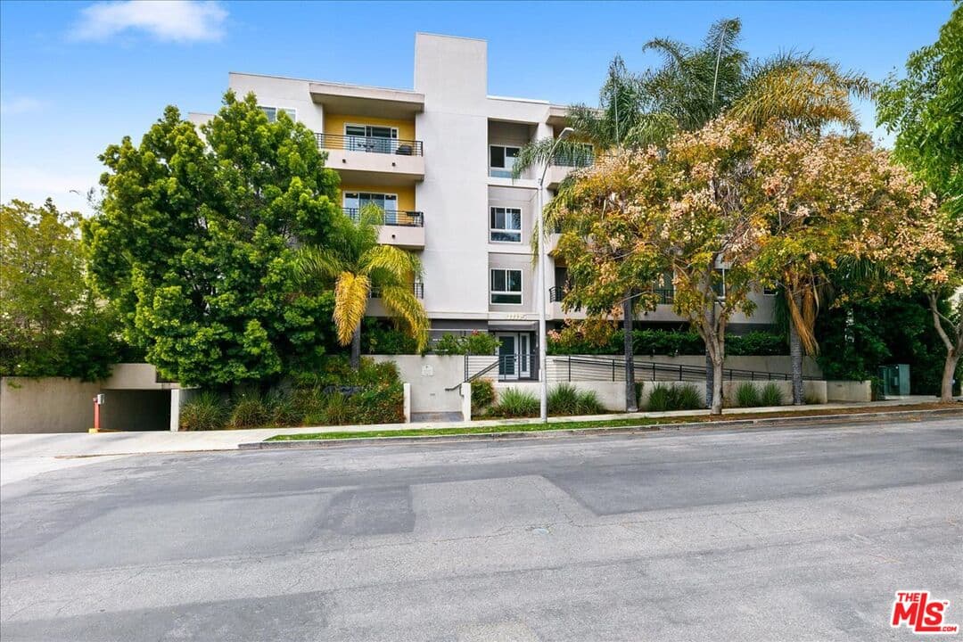3 bd, 3 ba Condo in North Hollywood, CA — $4,500/mo — photo 1