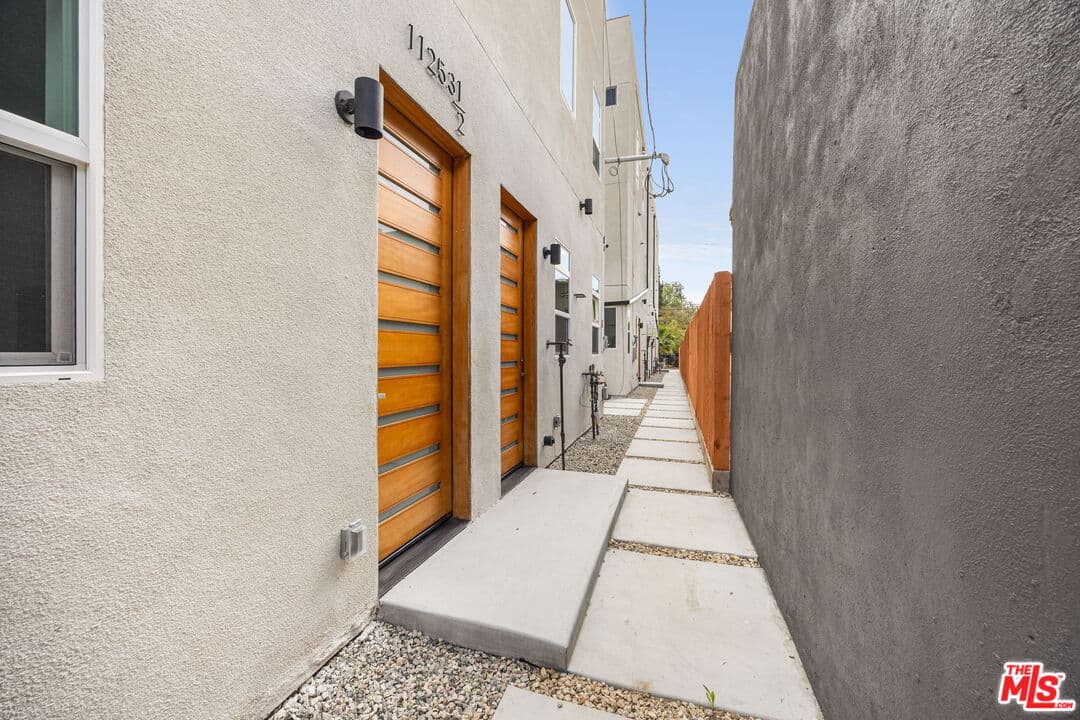 1 bd, 1 ba Condo in North Hollywood, CA — $1,600/mo — photo 2