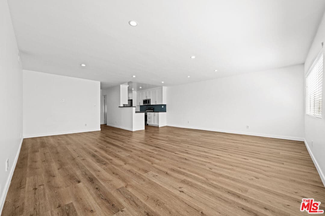 3 bd, 2 ba Townhouse in Beverly Hills, CA — $5,450/mo — photo 2