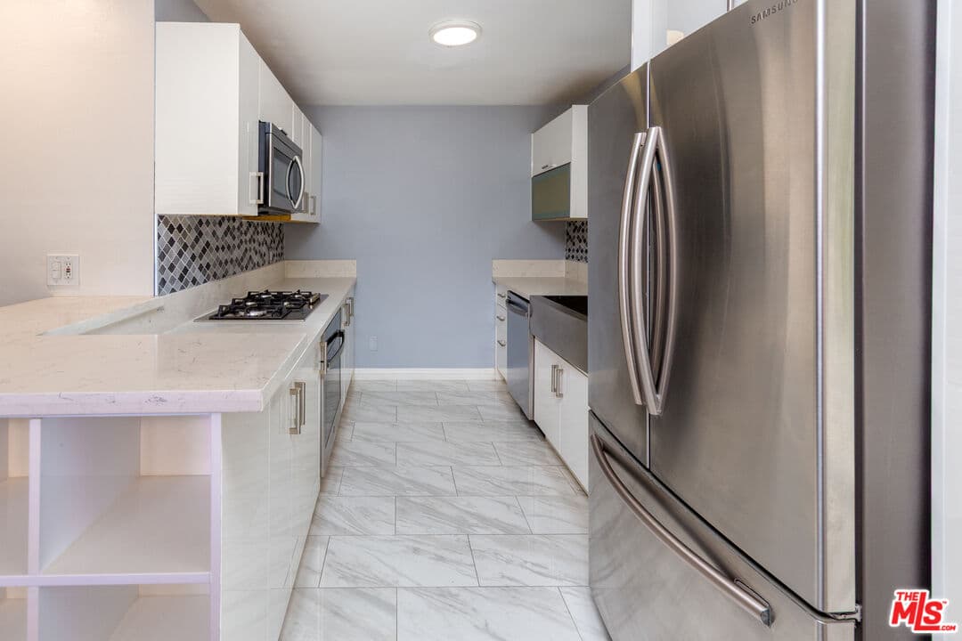 2 bd, 3 ba Condo in Van Nuys, CA — $3,100/mo — photo 2