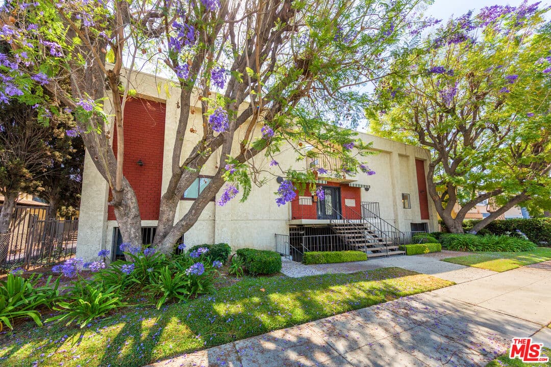 2 bd, 3 ba Condo in Van Nuys, CA — $3,100/mo — photo 1