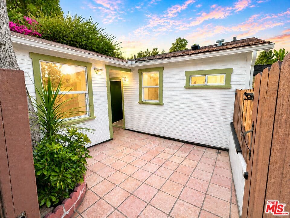 2 bd, 1 ba Townhouse in Los Angeles, CA — $3,650/mo — photo 2