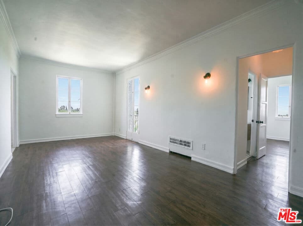 1 bd, 1 ba Townhouse in Los Angeles, CA — $3,495/mo — photo 2