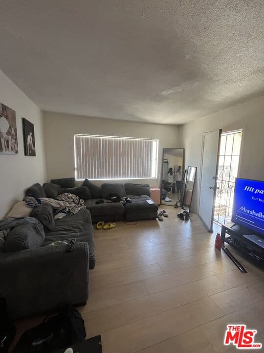 2 bd, 1 ba Condo in Los Angeles, CA — $2,200/mo — photo 2