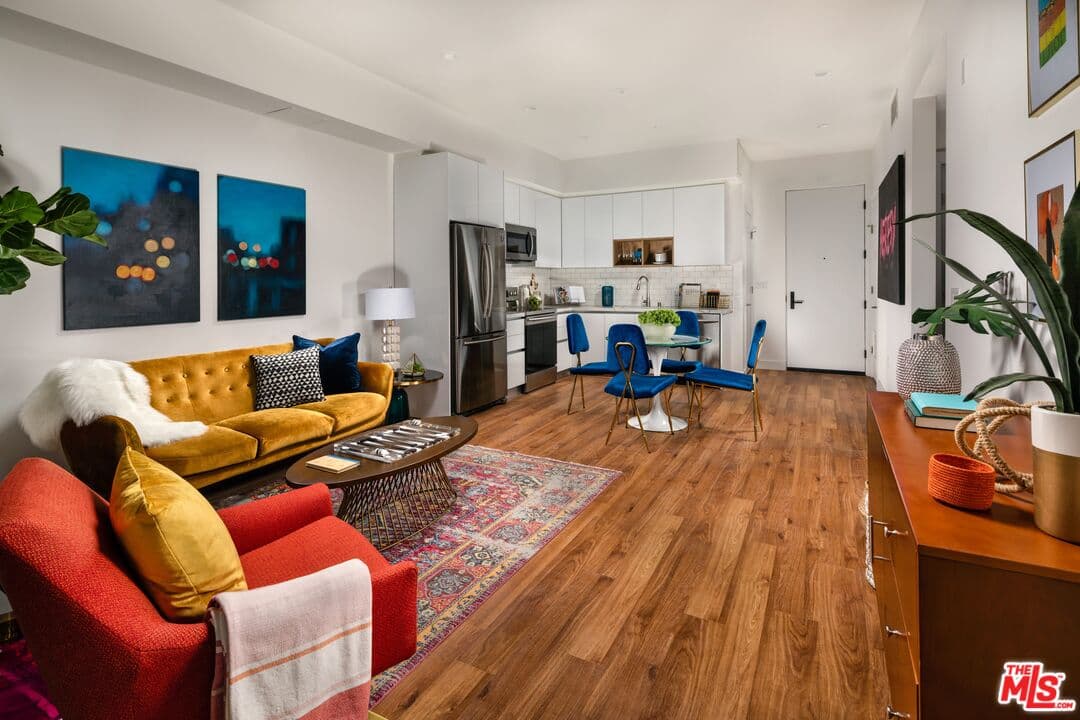 1 bd, 1 ba Townhouse in Los Angeles, CA — $2,249/mo — photo 2