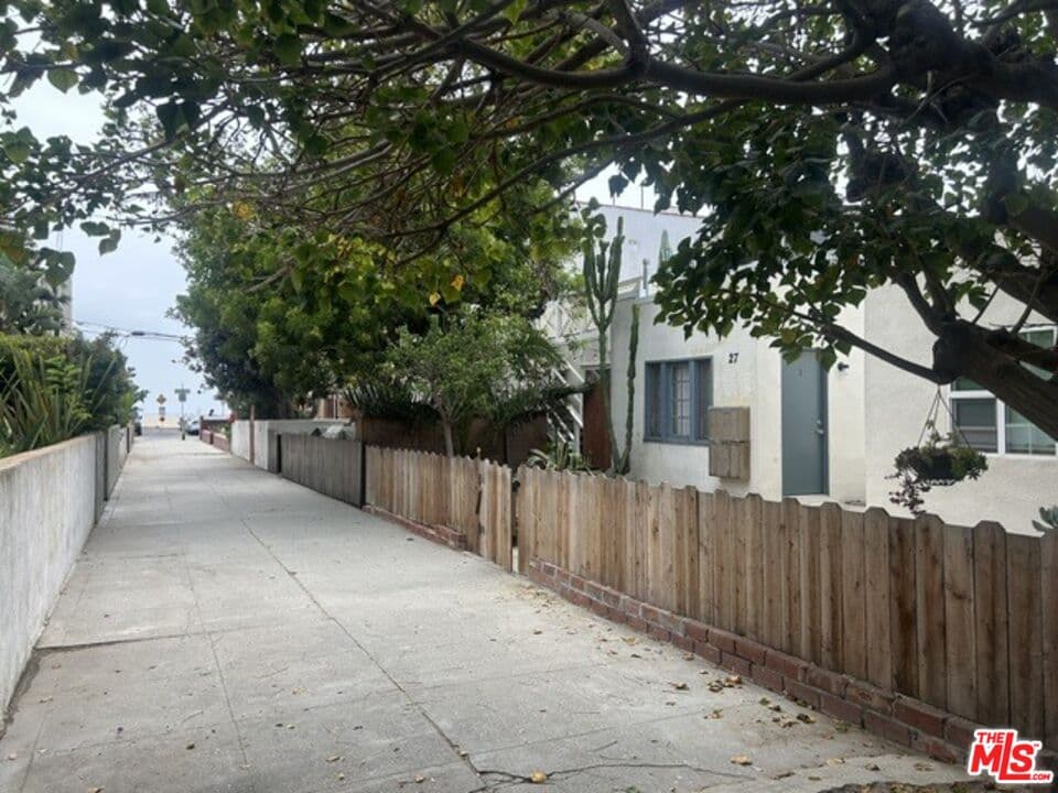 Studio, 1 ba Apartment in Marina Del Rey, CA — $1,695/mo — photo 2