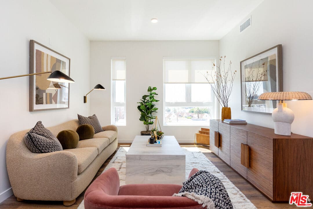 Studio, 1 ba Townhouse in Los Angeles, CA — $1,720/mo — photo 1