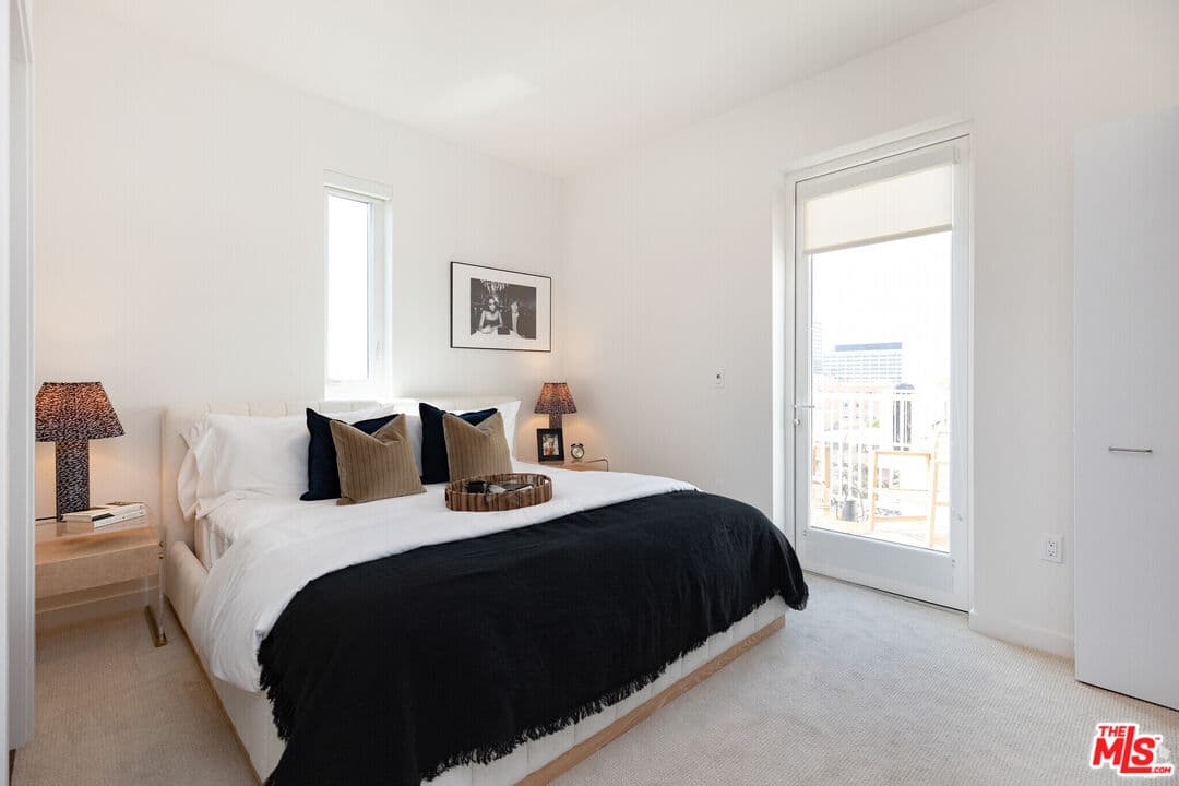 2 bd, 2 ba Townhouse in Los Angeles, CA — $2,770/mo — photo 2