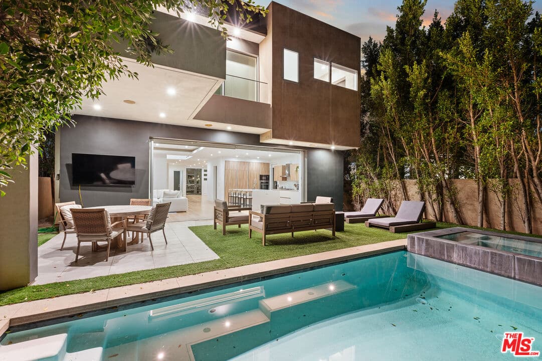 5 bd, 6 ba House in Los Angeles, CA — $19,500/mo — photo 2