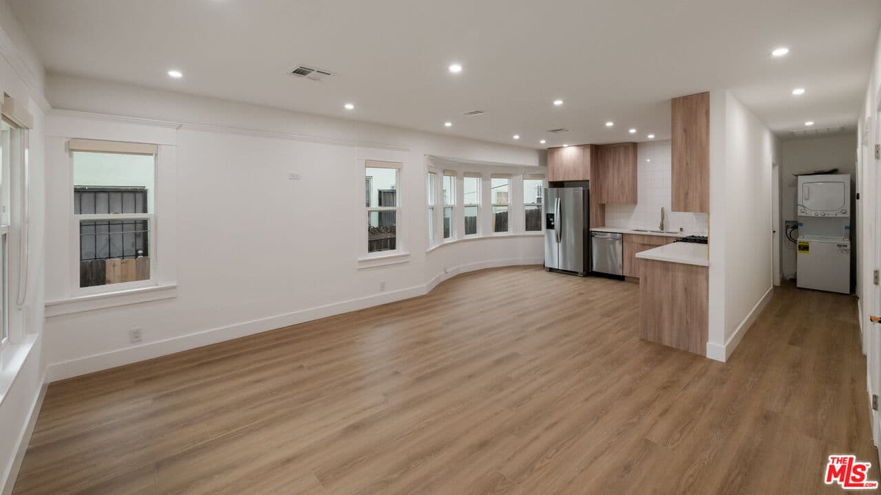 3 bd, 3 ba House in Los Angeles, CA — $4,095/mo — photo 2