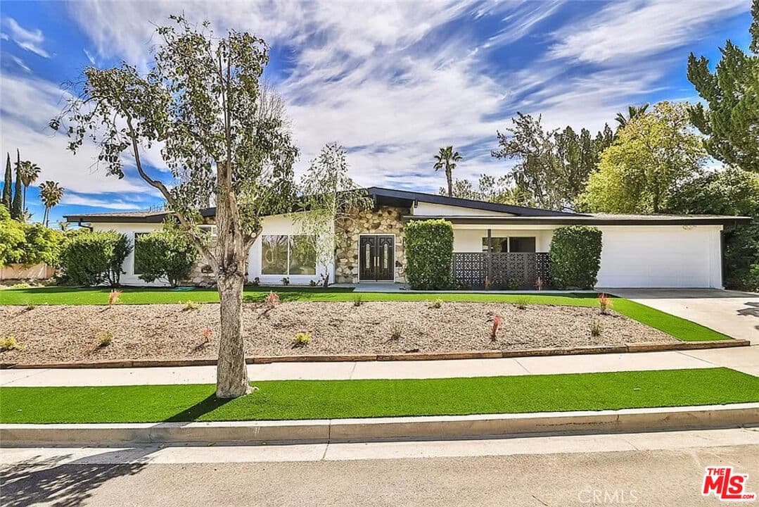 4 bd, 3 ba House in Woodland Hills, CA — $7,500/mo — photo 1