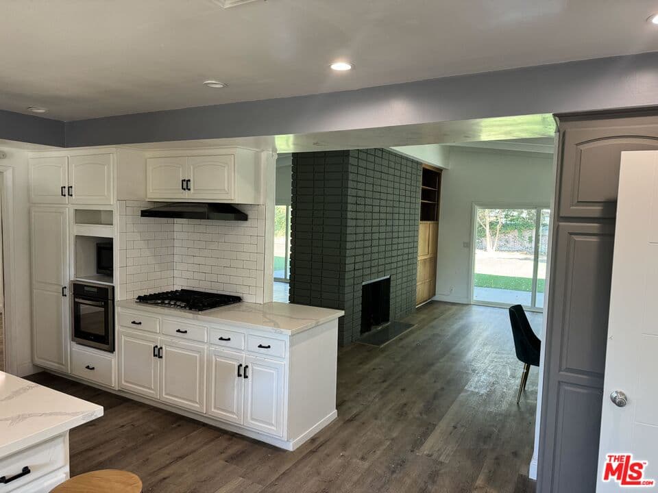 4 bd, 3 ba House in Woodland Hills, CA — $7,500/mo — photo 2